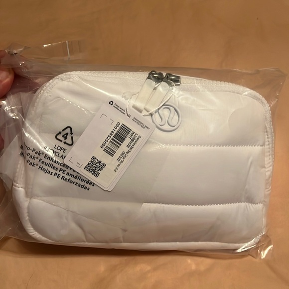 NEW White Lululemon Puffy Belt Bag - Picture 3 of 6
